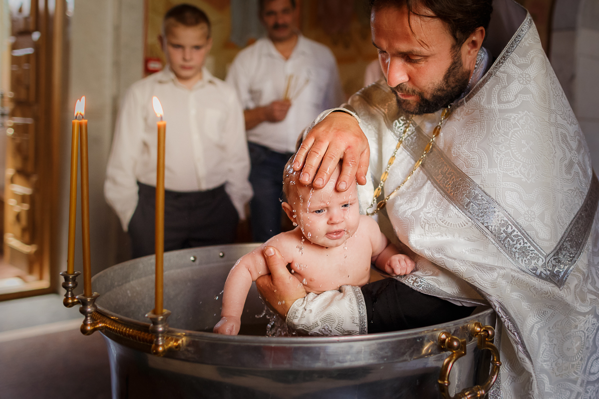 В какие дни крестят детей в православной. Таинство крещения. Крещение ребенка. Крещение в православии. С Крещением христианские.